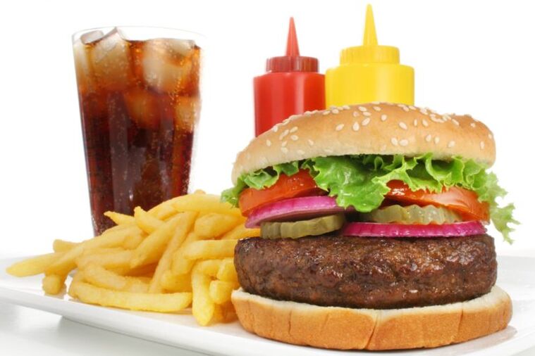 Beim Abnehmen sollten fetthaltige und frittierte Lebensmittel vermieden werden