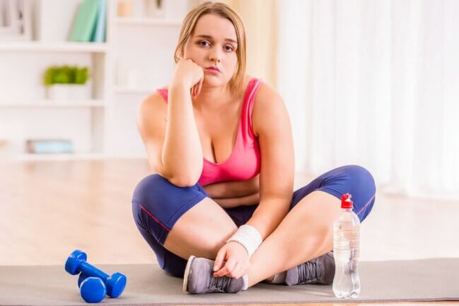 Das Mädchen verliert durch körperliche Aktivitäten an Gewicht